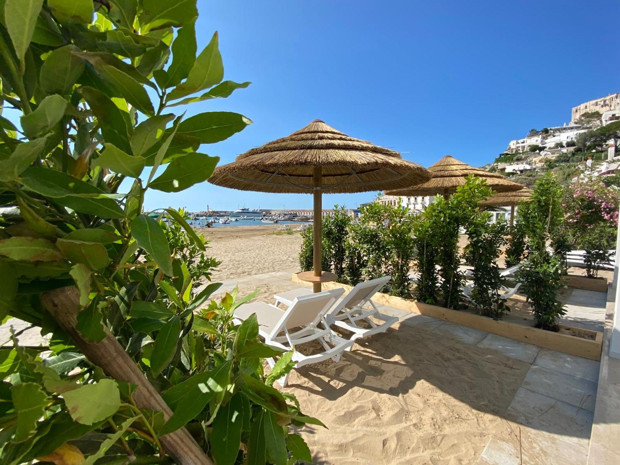 Marina Bay Beach Hotel Peschici Exterior photo