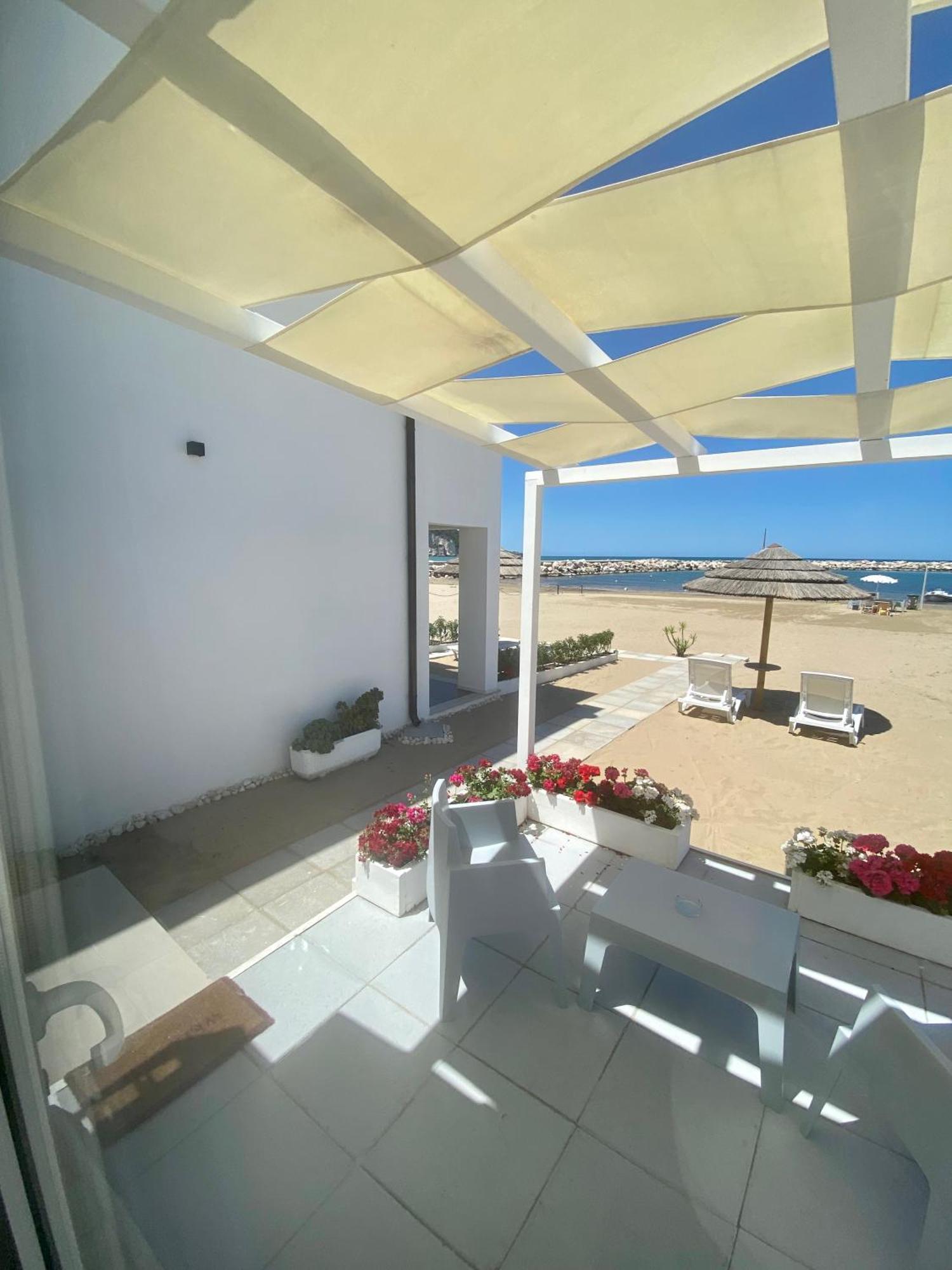 Marina Bay Beach Hotel Peschici Exterior photo