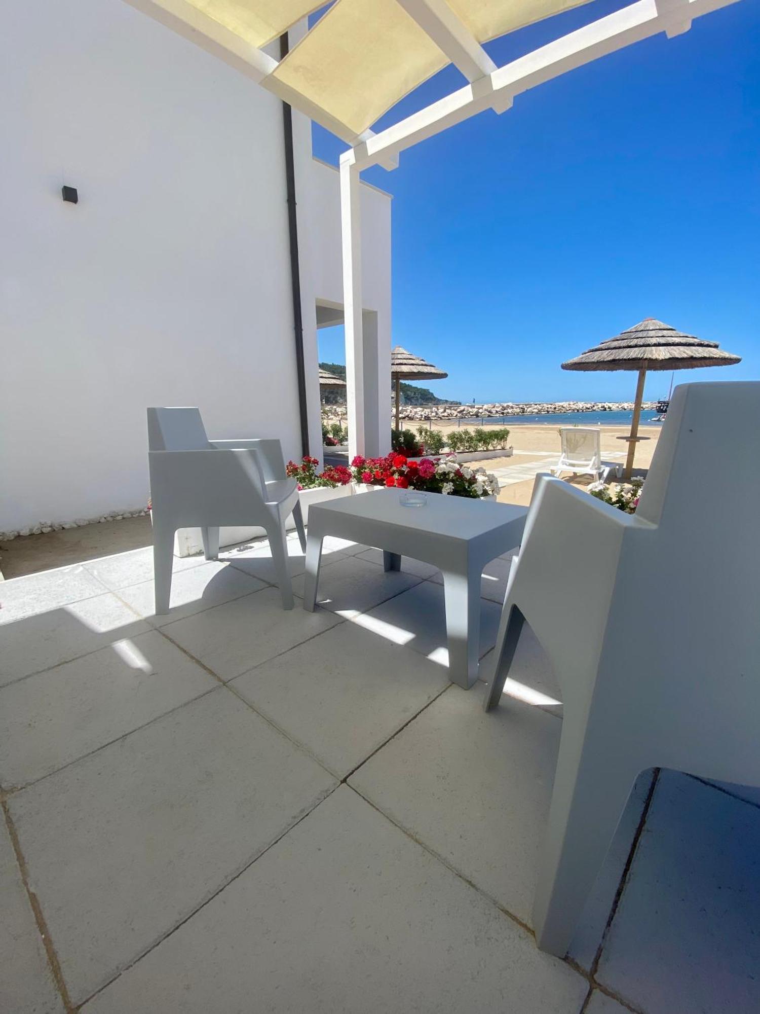 Marina Bay Beach Hotel Peschici Exterior photo