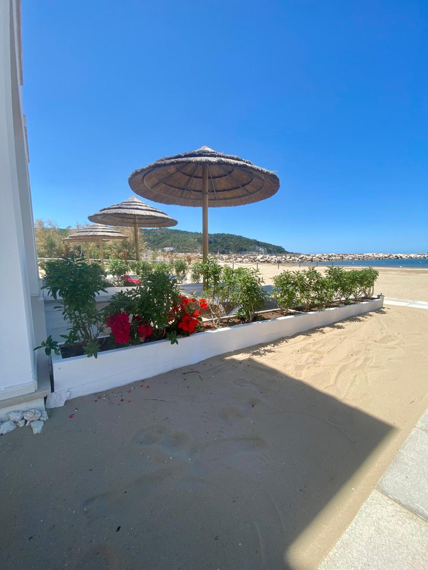 Marina Bay Beach Hotel Peschici Exterior photo